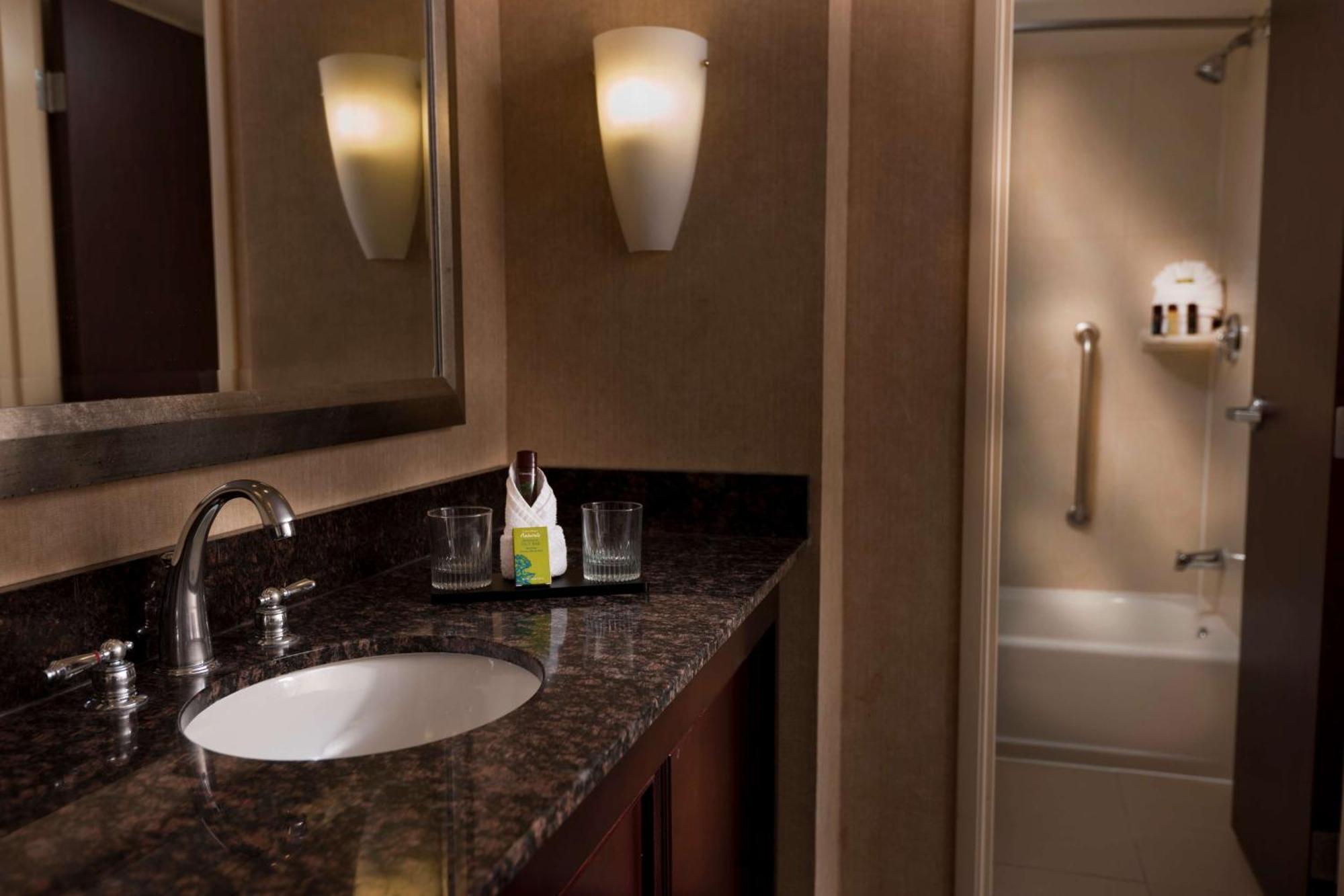 Embassy Suites Lubbock Ngoại thất bức ảnh