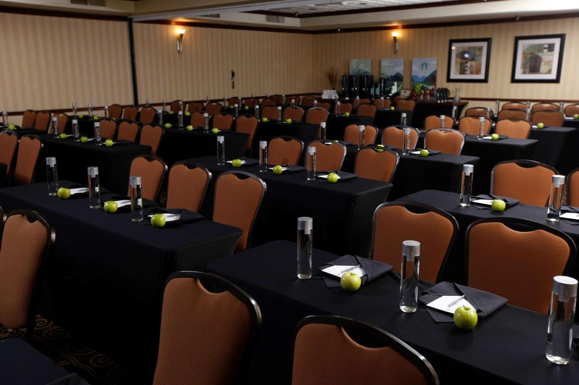 Embassy Suites Lubbock Ngoại thất bức ảnh